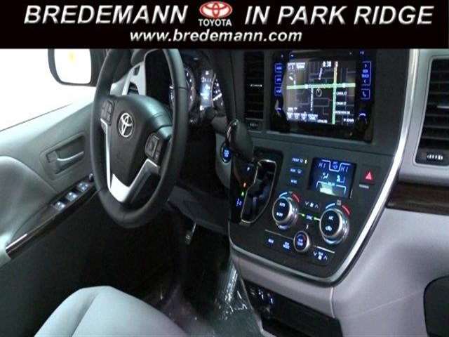 Toyota Sienna 2017 photo 2